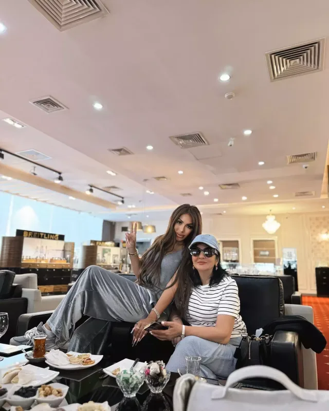 Oğlu ilə hava limanında!