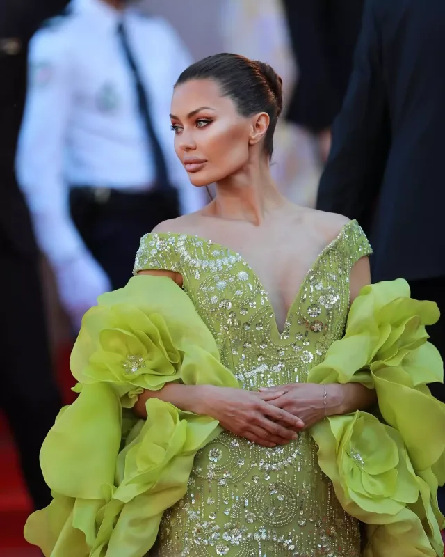 Məşhur aparıcı övladlığa uşaq götürmək istəyir