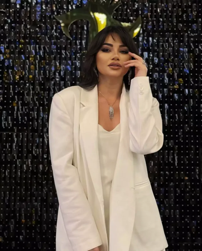 “Atamın mənim kimi qızı var, işləmir”