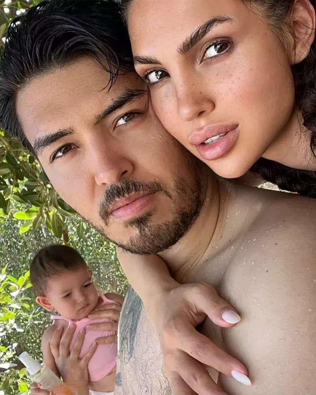 Pərvin ailəsi ilə Bodrumda