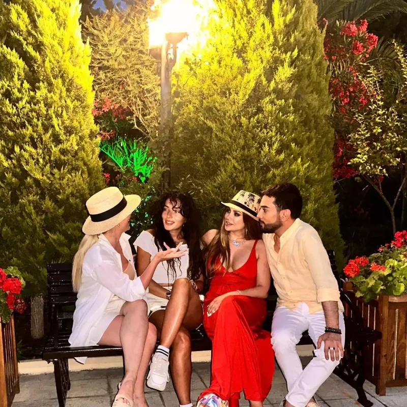 Faiqlə Dilarə Nigarın bağ evində!