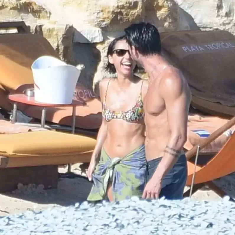 Zeyneplə sevgilisi tətildə!