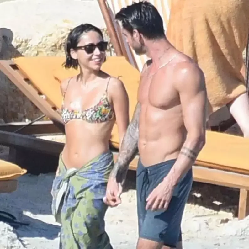 Zeyneplə sevgilisi tətildə!