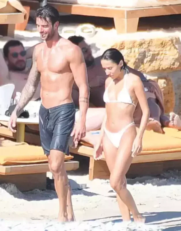 Zeyneplə sevgilisi tətildə!