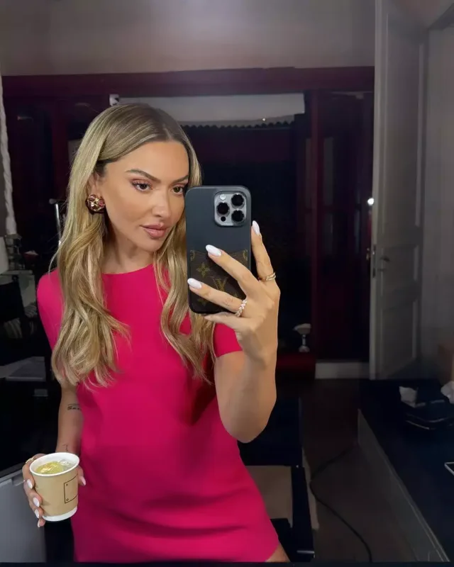 Hadisedən bikinidə foto