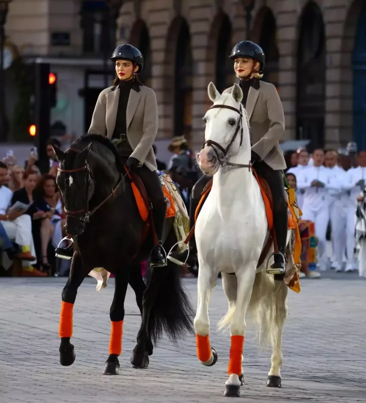 Parisdə dəb yarışı...