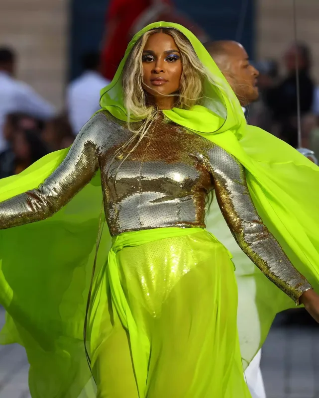 Parisdə dəb yarışı...