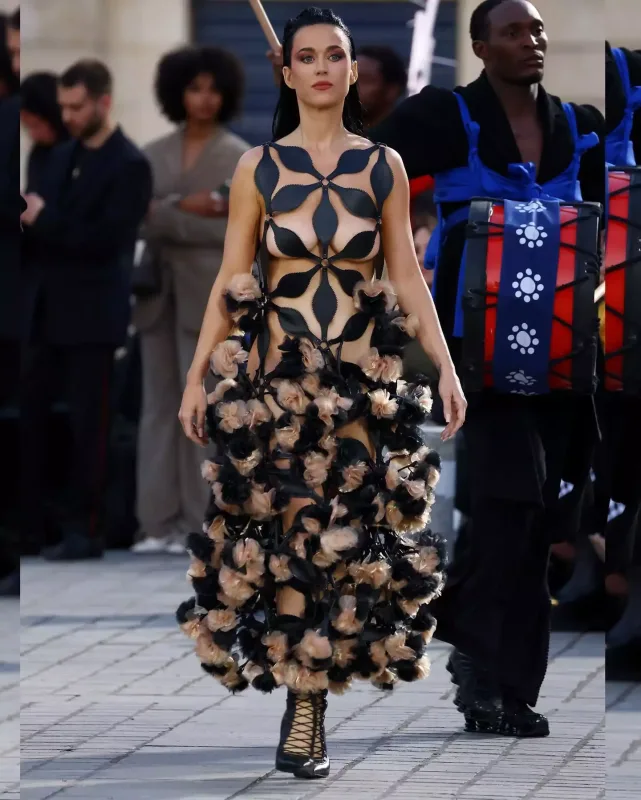 Parisdə dəb yarışı...