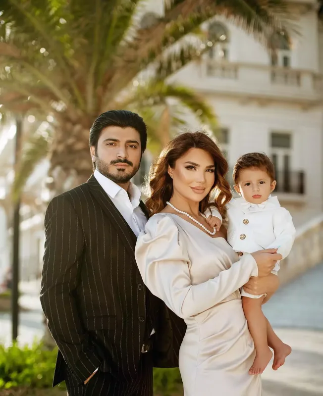 Hələ də şəkilləri silməyib...