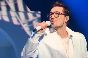 Məşhur müğənni saxta CD-lərə görə məhkəməlik oldu