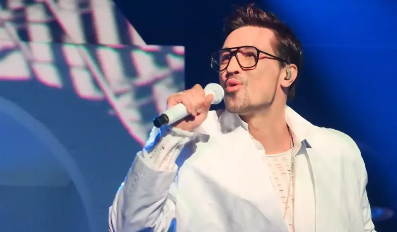 Məşhur müğənni saxta CD-lərə görə məhkəməlik oldu