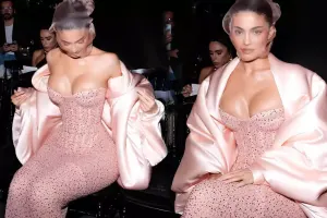 Sinə dekoltesi gündəm oldu