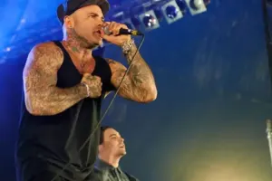 49 yaşlı musiqiçi evində ölü tapıldı