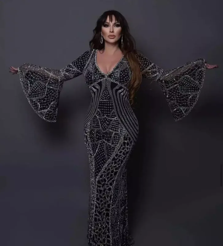 Çimnaz çılpaq şəkillərini bu qiymətə satışa çıxardı