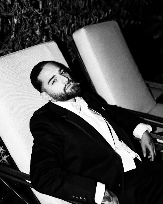 Yarımçıq kostyum və alt paltarı