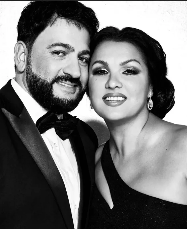 Xalq artisti rus xanımından boşandı