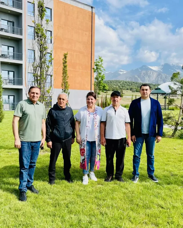 Mədəniyyət Naziri Xalq artistləri ilə