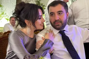 Safuradan həyat yoldaşı ilə fotolar