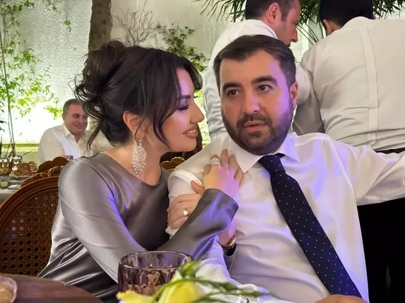 Safuradan həyat yoldaşı ilə fotolar