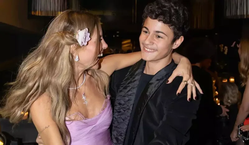 Çağlanın oğlu ilə çimərlik fotoları diqqət çəkdi