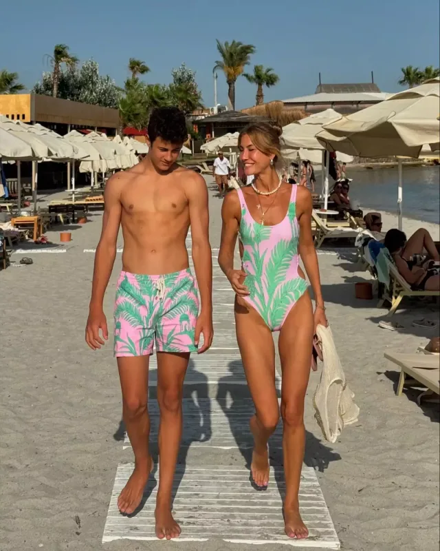 Çağlanın oğlu ilə çimərlik fotoları diqqət çəkdi