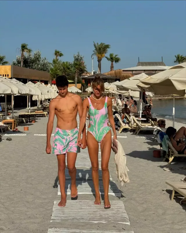 Çağlanın oğlu ilə çimərlik fotoları diqqət çəkdi