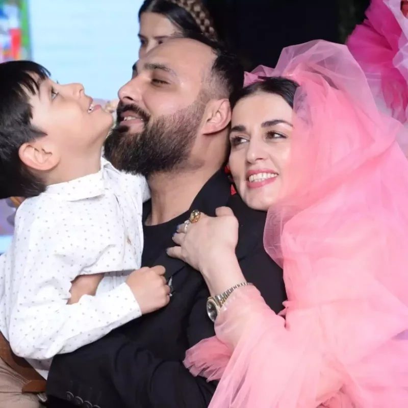 Elza oğlunu təbrik etdi