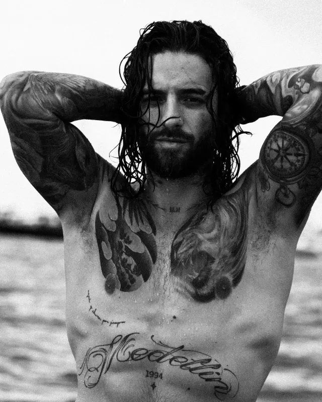 Soyunmağa doymayan Maluma