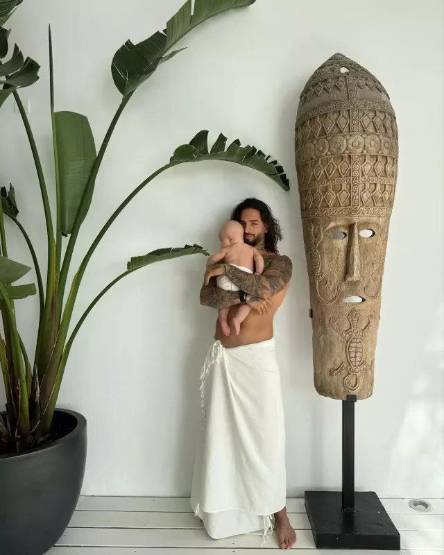 Soyunmağa doymayan Maluma