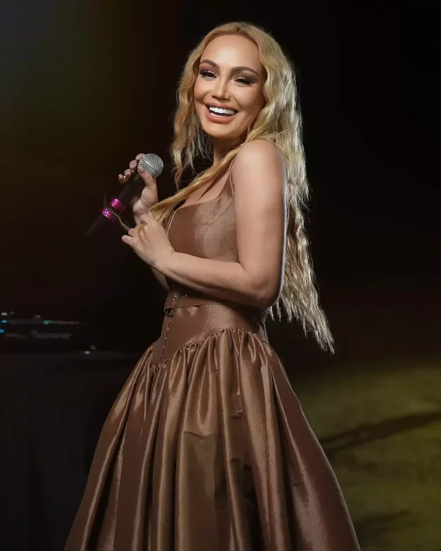 “Şəbnəmə pis musiqiçi demək olmaz”