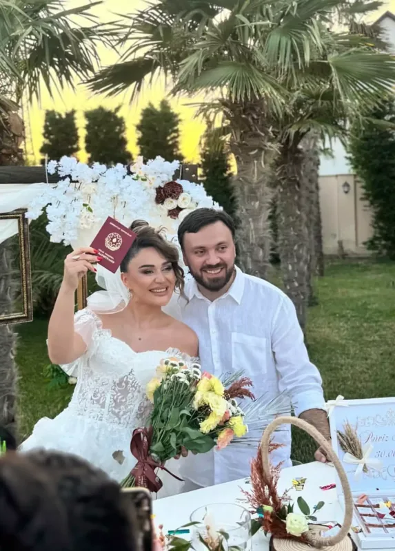 AzTV-nin aparıcısı meyxanaçı ilə evləndi