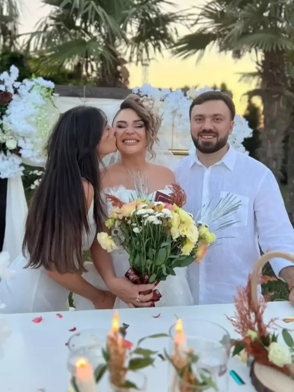 AzTV-nin aparıcısı meyxanaçı ilə evləndi