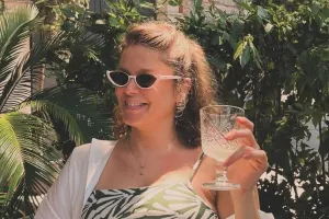 Ana olmağa hazırlaşan Burcu istirahətdə