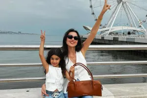 Safuradan Bakıda qızı ilə fotolar