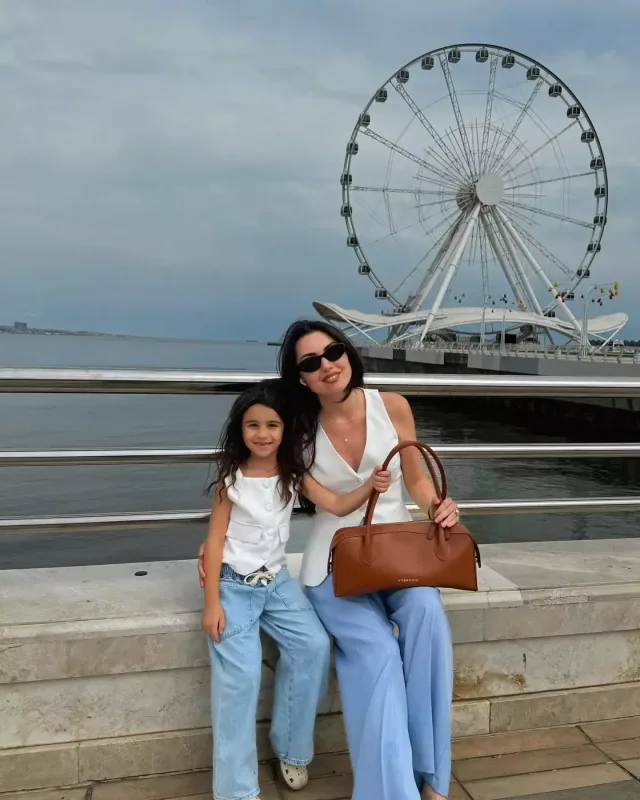 Safuradan Bakıda qızı ilə fotolar