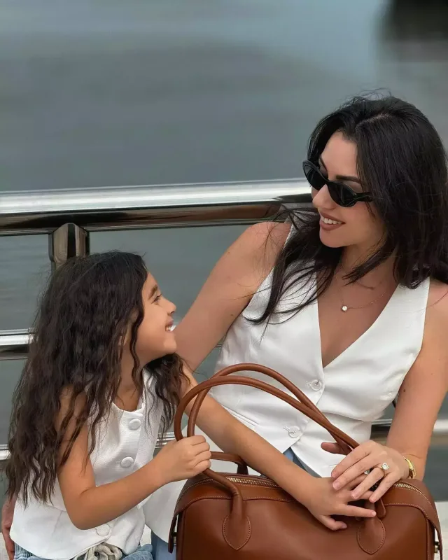 Safuradan Bakıda qızı ilə fotolar