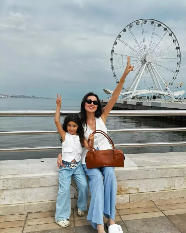 Safuradan Bakıda qızı ilə fotolar