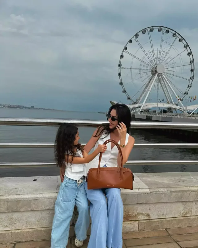 Safuradan Bakıda qızı ilə fotolar