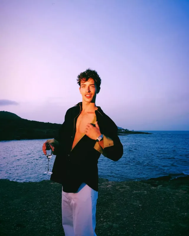 “Elite”in ulduzundan tətil fotoları