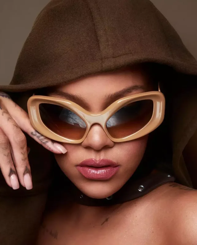 Rihanna öz brendi üçün kamera qarşısında