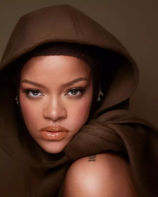 Rihanna öz brendi üçün kamera qarşısında
