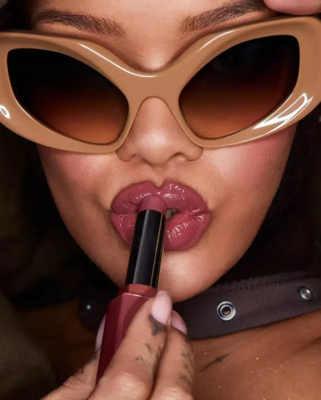 Rihanna öz brendi üçün kamera qarşısında
