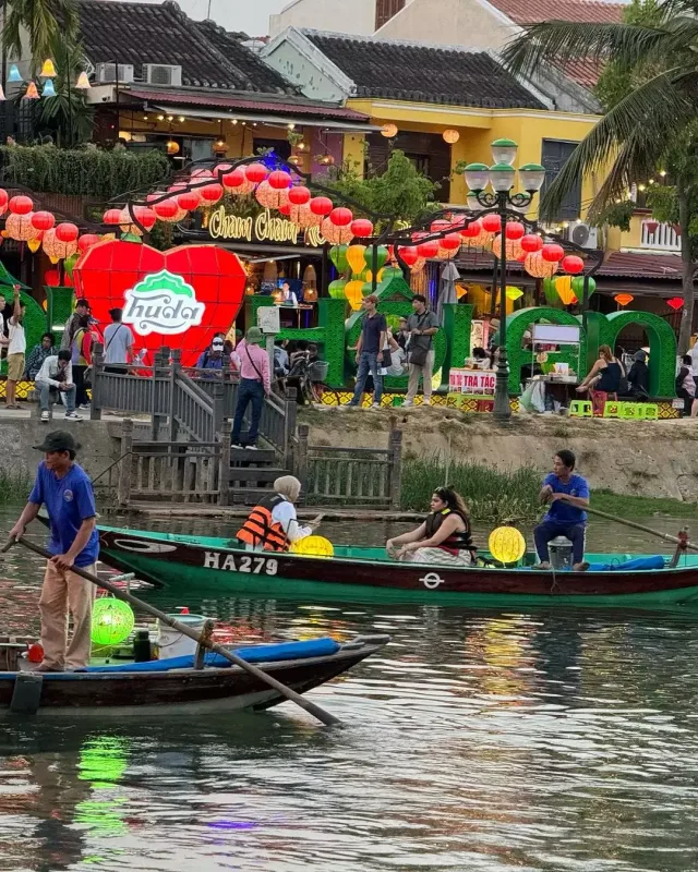 Nanənin Vietnam tətilindən qalan fotolar