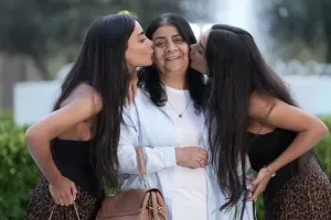 Sevil və Sevinc anaları ilə