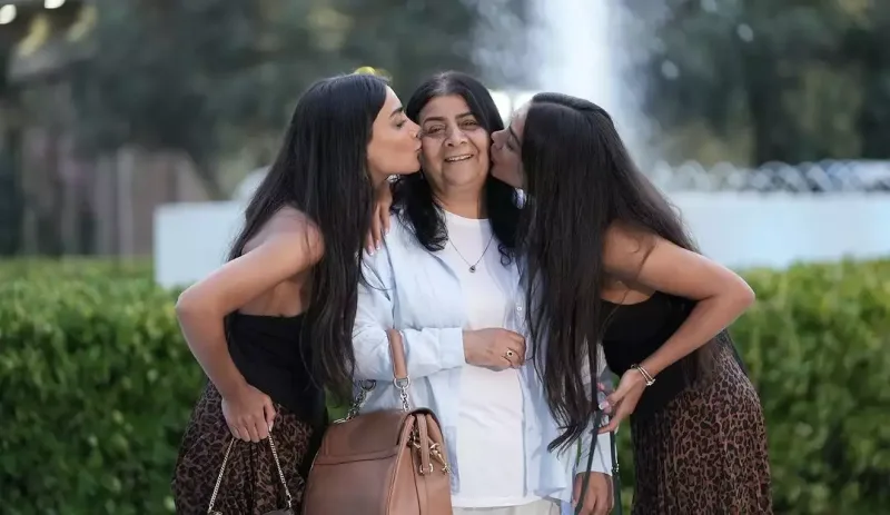 Sevil və Sevinc anaları ilə