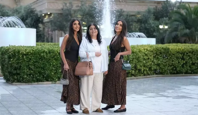 Sevil və Sevinc anaları ilə