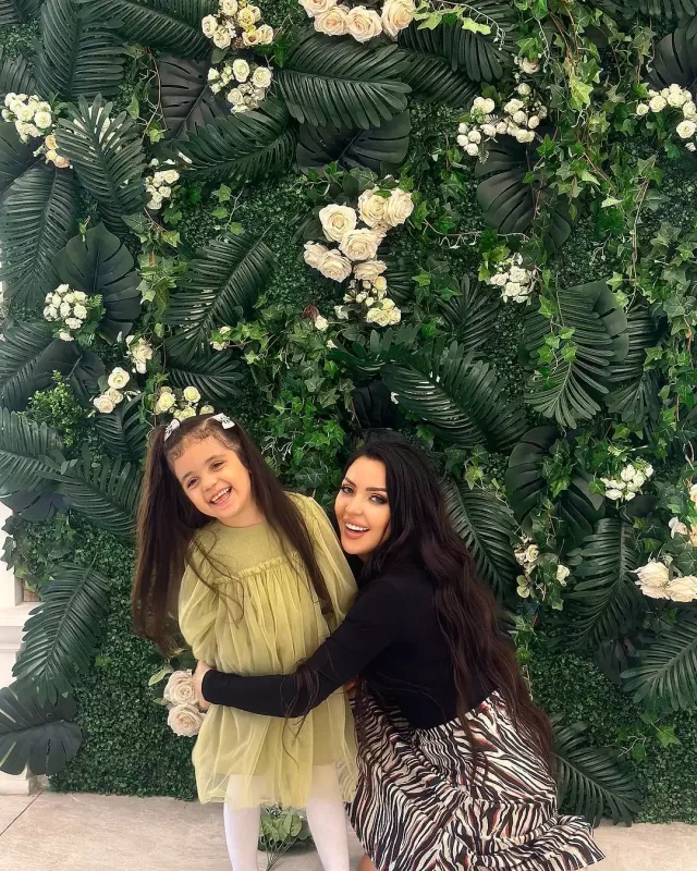 Vəfa Şərifovanın qızı əməliyyat olundu