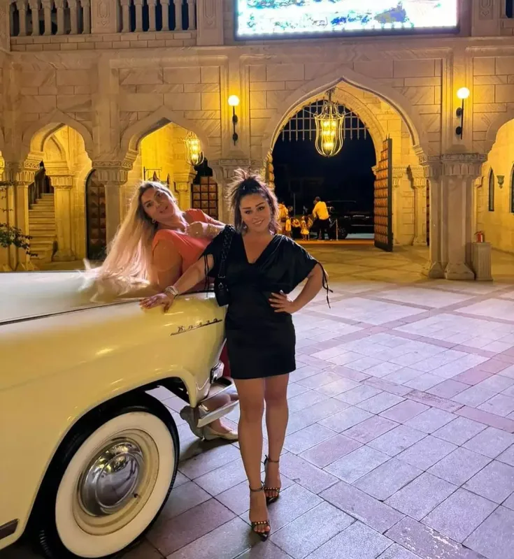 Xatirə Mərdəkanda bağ evi alıb