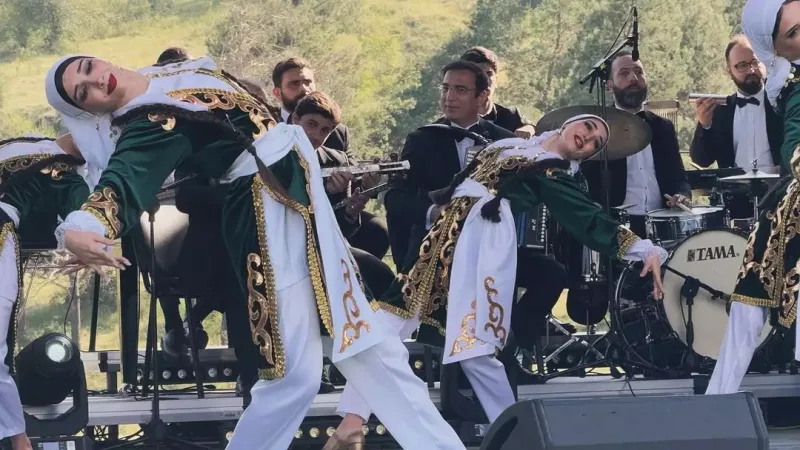 Abbas Cıdır düzündə səhnəyə çıxdı