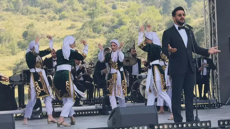 Abbas Cıdır düzündə səhnəyə çıxdı